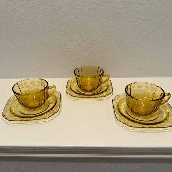 Vintage 1930s Madrid Amber Federal Glass Coffee/Tea Cups w/ Plates (Selling set) - Picture 3 of 13